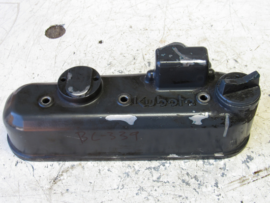 Picture of Kubota 16261-14503 Cylinder Head Valve Cover off 1999 D905 D1005 16261-14505