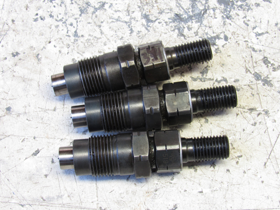 Picture of 3 Kubota 16032-53000 Fuel Injectors D905 D1005