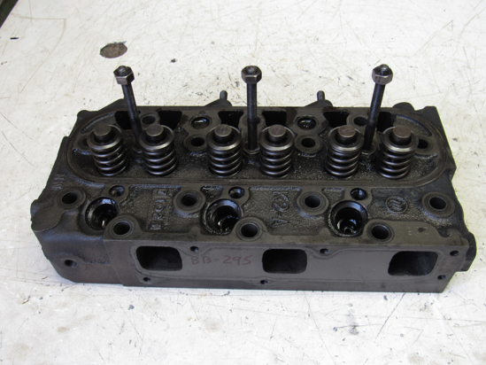 Picture of Kubota 16022-03040 Cylinder Head w/ Valves D905