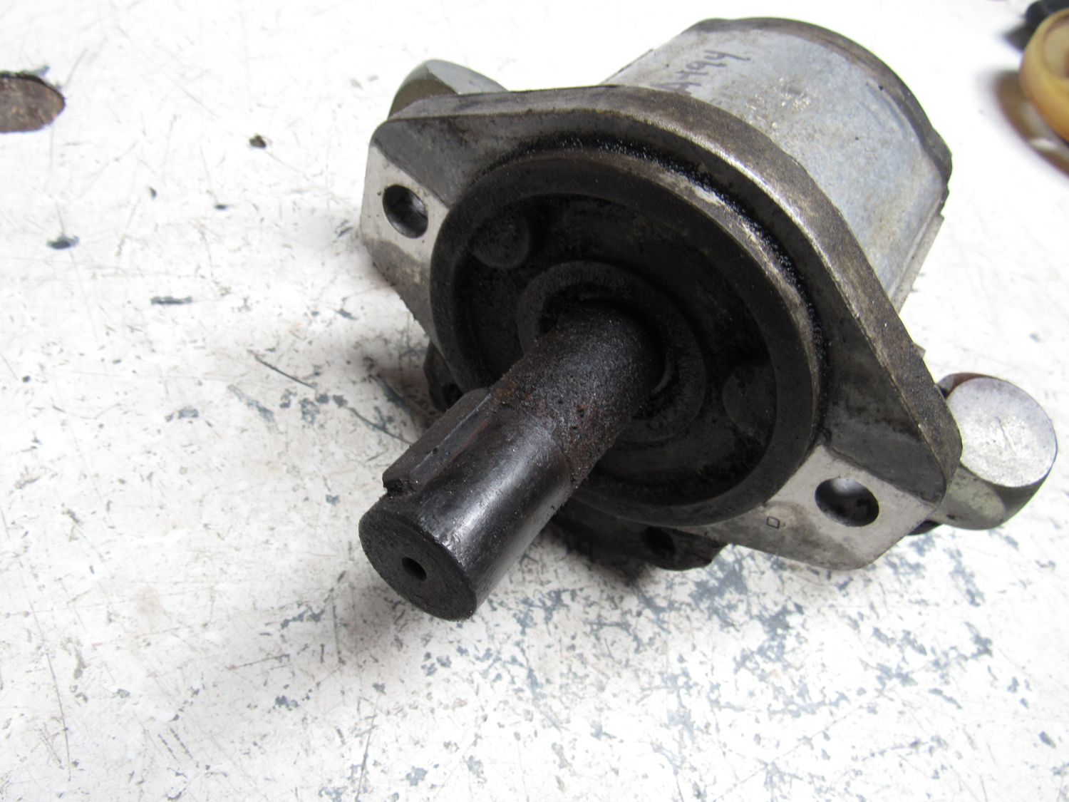 Eastern Triangle Enterprises LLC EStore. Jacobsen 221815205 Hydraulic Mower Deck Motor Ransomes