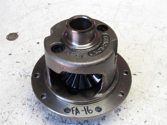 Picture of Ditch Witch 501-274 Axle Differential Carrier w/ Gears Limited Slip 501-592 501-595 501-596 Dana 44