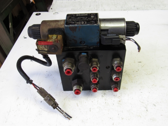 Picture of Lift Valve 4135566 4135552 4136815 Jacobsen LF3800 LF 3400 3407 4675 4677 Mower 1002623
