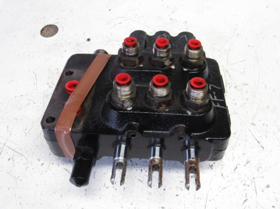 Picture of John Deere LVA10901 3 Spool Hydraulic Valve SCD Loader