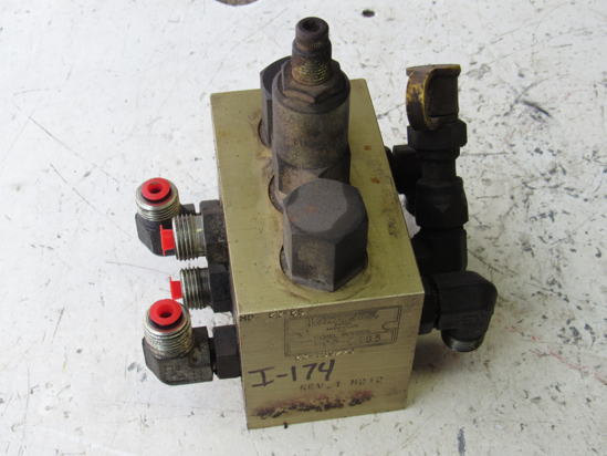 Picture of Toro 104-0788 Hydraulic Valve Manifold Block