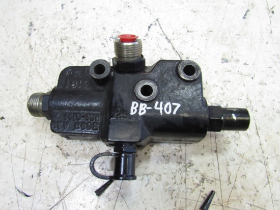Picture of John Deere AM124968  Port Plate w/ Relief AM124971