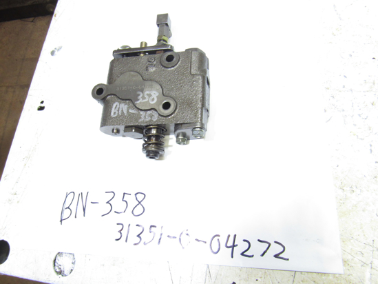 Picture of Kubota 31351-39604 3 Point Rockshaft Hydraulic Control Valve to Tractor 31351-39603 31351-39600