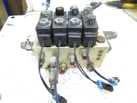 Picture of Hydraulic Manifold Block Assy 92-7418 Toro 6500D 6700D  Reelmaster Mower