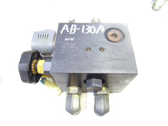 Picture of John Deere TCA15175 Hydraulic Mow Backlap Valve 3225C 3235C 7500 7700 8500 8700 3225B 3235B 2500A 2500B Mower TCA13246