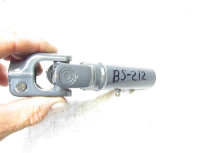 Picture of Kubota 3G700-63410 Steering U Joint Shaft Yoke to Tractor