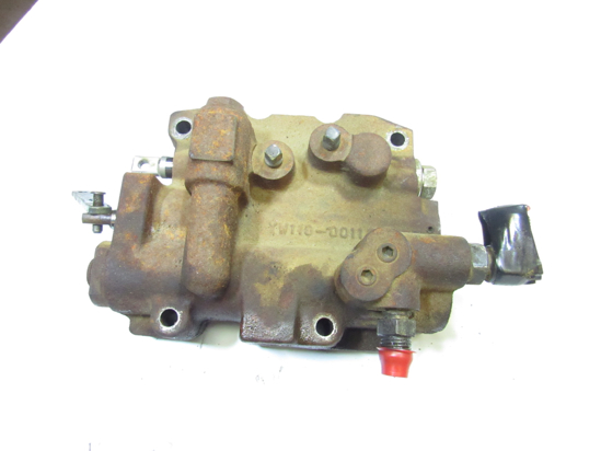 Picture of Kubota YW119-00103 Shuttle Valve YW119-00105
