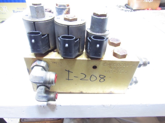 Picture of Toro 105-7577 Hydraulic Lift Valve Manifold Block 5210 5410 5510 5610 Reelmaster Mower