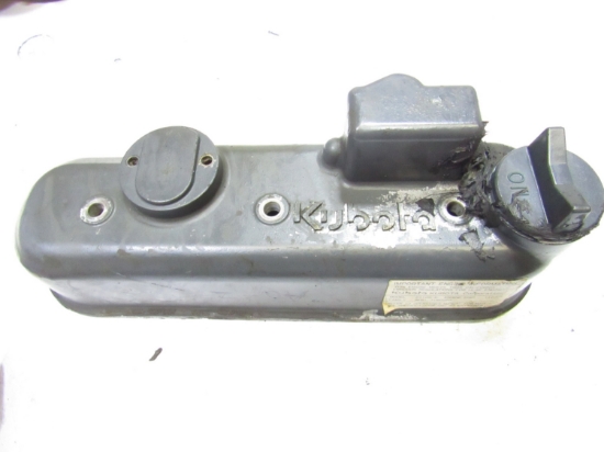 Picture of Kubota 16261-14503 Cylinder Head Valve Cover off 1999 D905 D1005 16261-14505 16261-14500 16261-14510