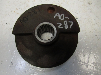 Picture of Kubota 16218-74280 Crankshaft Fan Drive Pulley off D1105-E